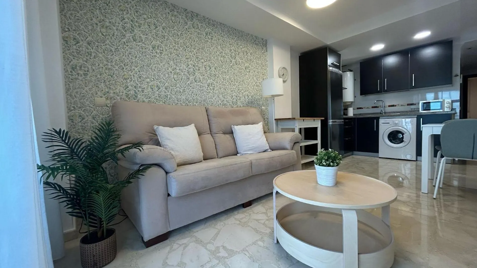 Apartamento primera línea playa. Vistas al mar Caleta de Vélez 0*,  España