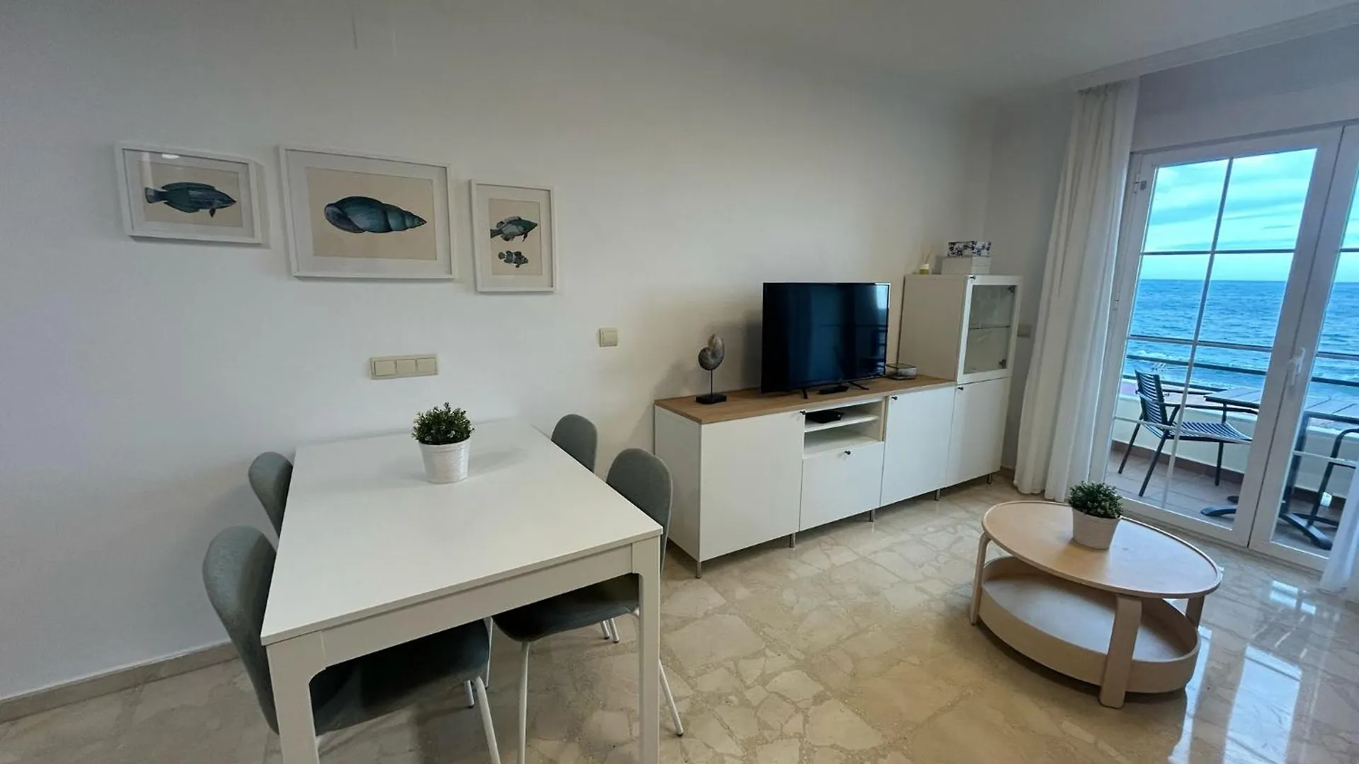 Apartamento primera línea playa. Vistas al mar Caleta de Vélez 0*,  España